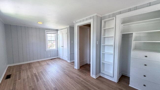 Building Photo - 555 S Ruston Ave