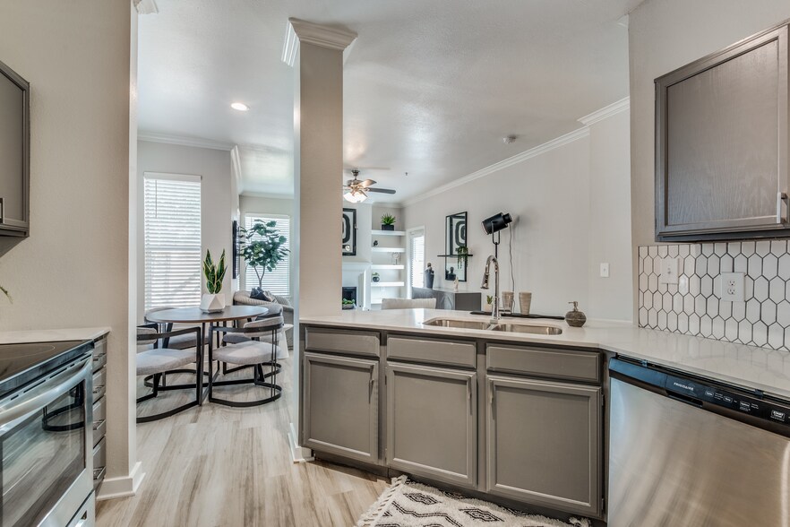 The Montgomery 5342 Bond St Irving TX 75038 Apartment Finder