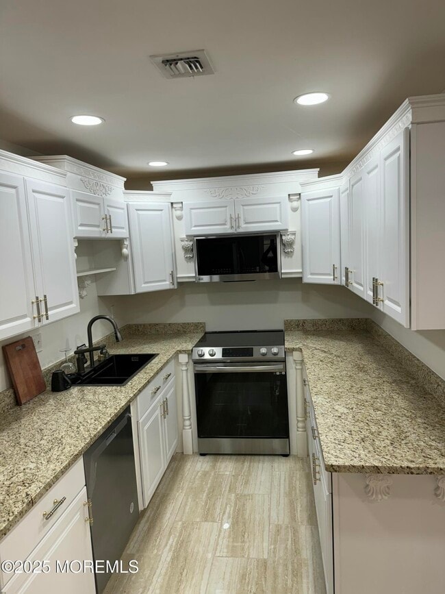 Building Photo - 144B Farrington Ct