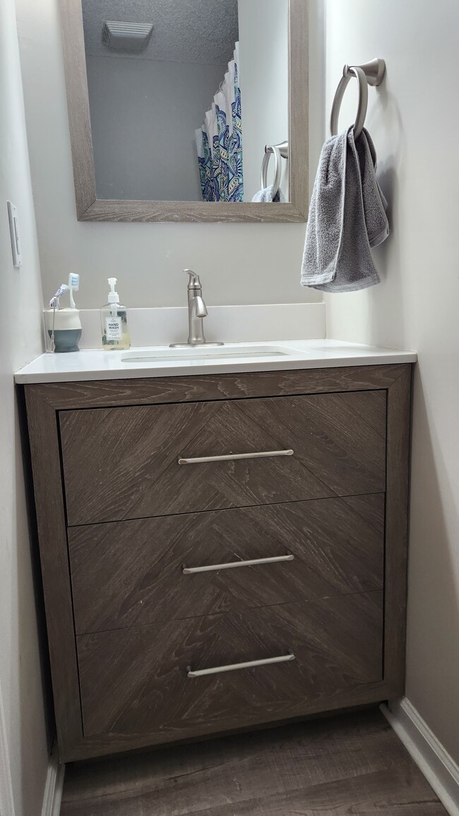 Building Photo - 614 3rd Ave S