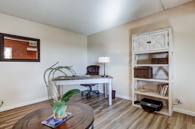 Building Photo - Old Town Scottsdale Condo with a View! Furnished