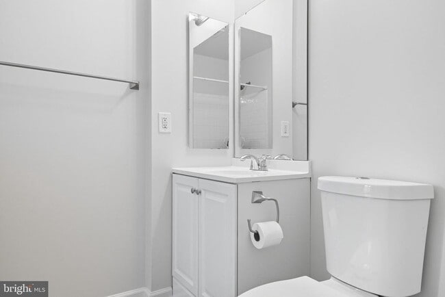 Building Photo - 43742 Tolamac Dr