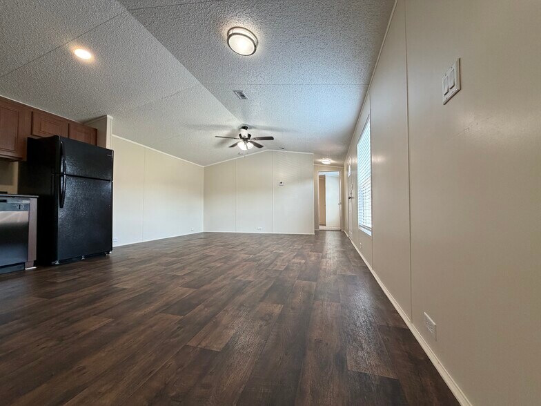 Building Photo - 709 N Collins Fwy