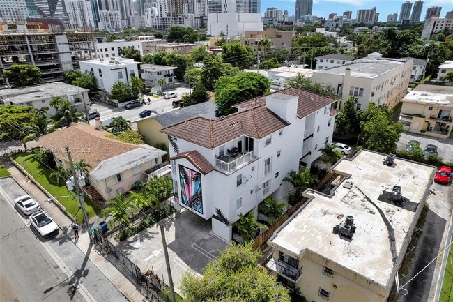 Building Photo - 520 SW 5th St