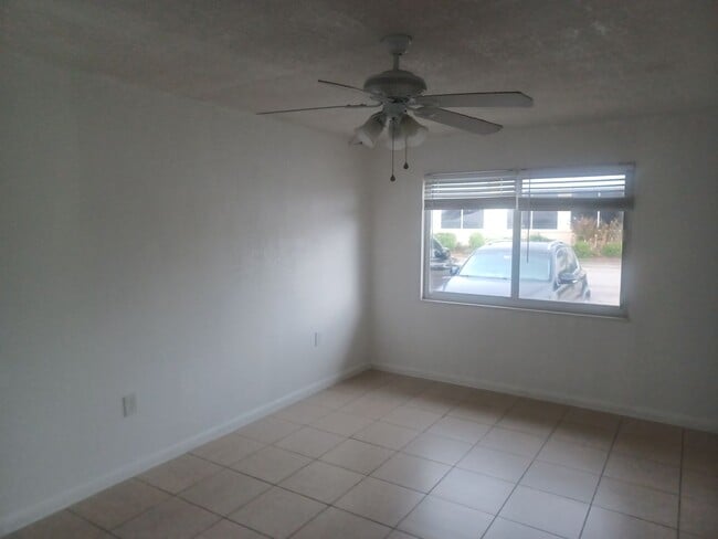 Building Photo - 4808 Lucaya Dr