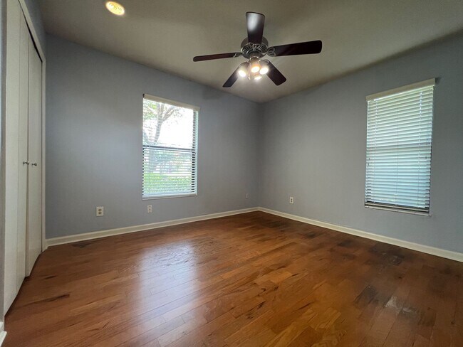 Building Photo - Audubon Park 2/2 Corner Unit Villa with La...