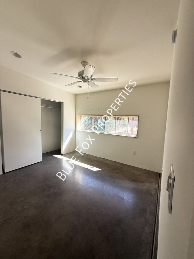 Building Photo - 1150 E 15th St