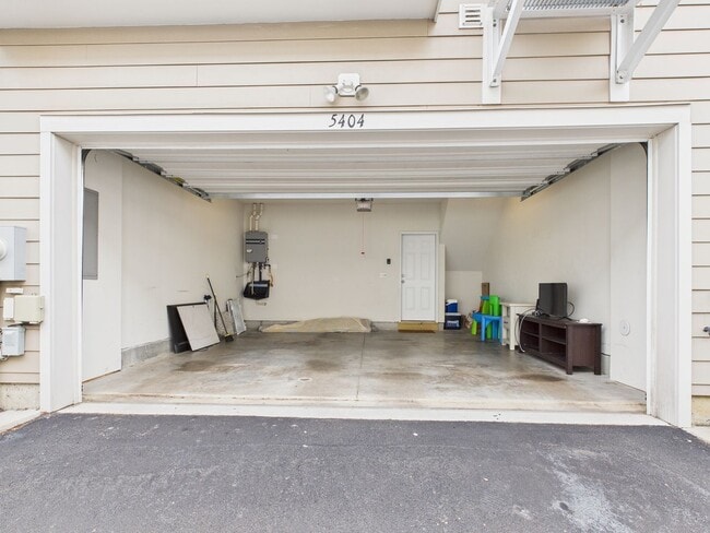 Building Photo - 5404 Coopers Walk Ln