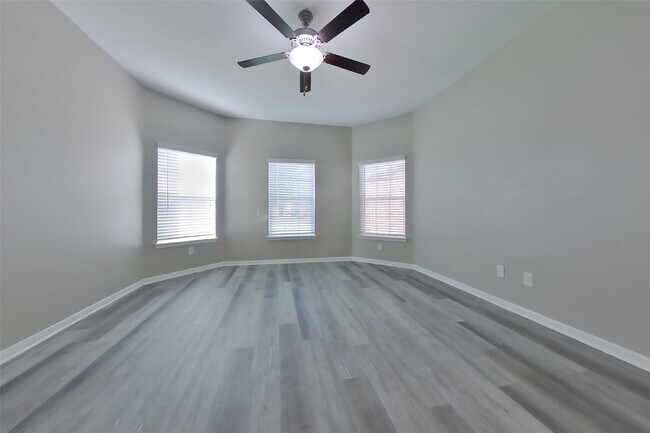 Building Photo - 301 Summer Horse Dr