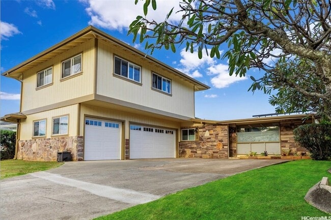 Primary Photo - 964 Iopono Loop