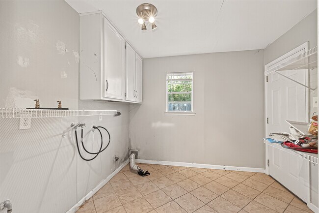 Building Photo - 13702 Ella Lee Ln