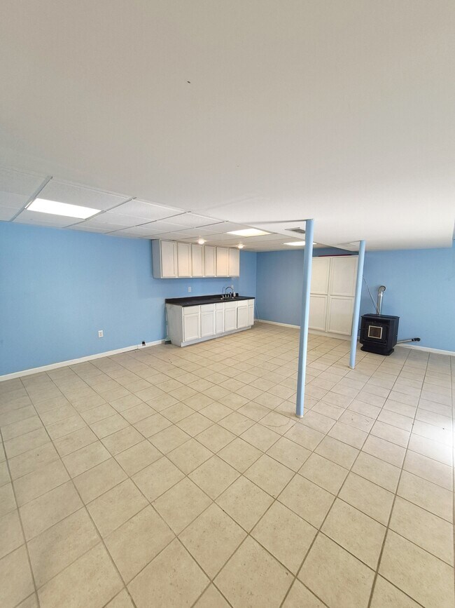 Building Photo - 976 Snow Mountain Rd