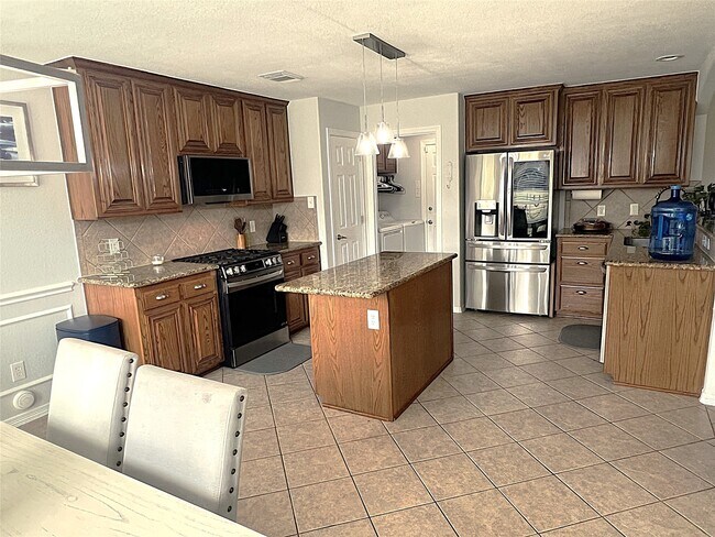 Building Photo - 8426 Hunters Village Dr