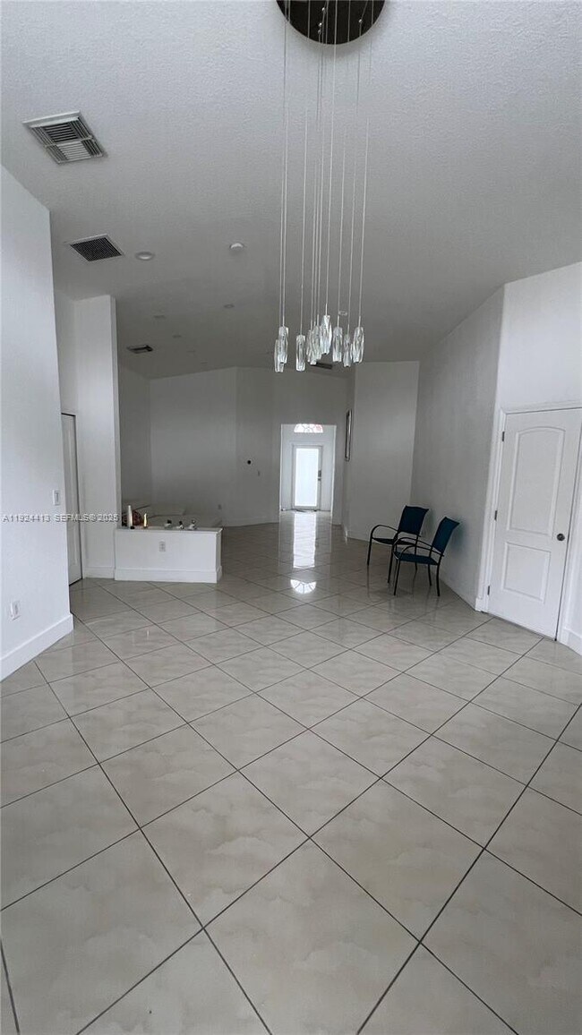 Building Photo - 15446 SW 23rd Ln