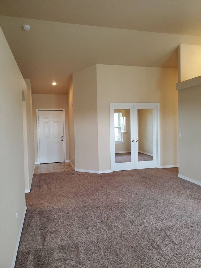Building Photo - July & August Rent FREE - Central Heat & Air/ Garage/ Bonus Room