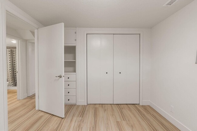 Building Photo - Basement Apartment Near SUU and Cedar High School