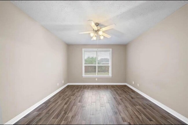 Building Photo - 17923 Serene Shore Dr