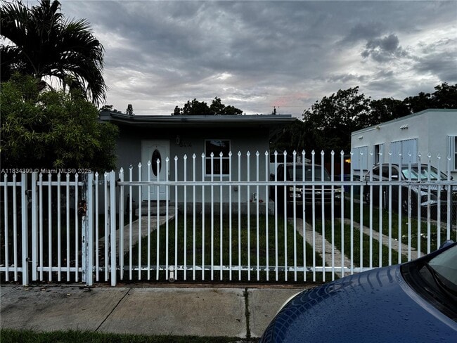 Primary Photo - 3414 SW 25th St