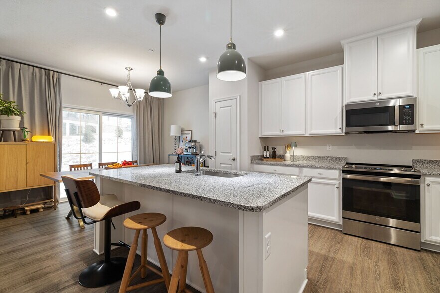 Building Photo - 202 Dana Dr