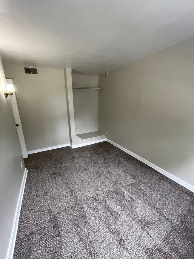 Building Photo - 422-426 Cedar Drive