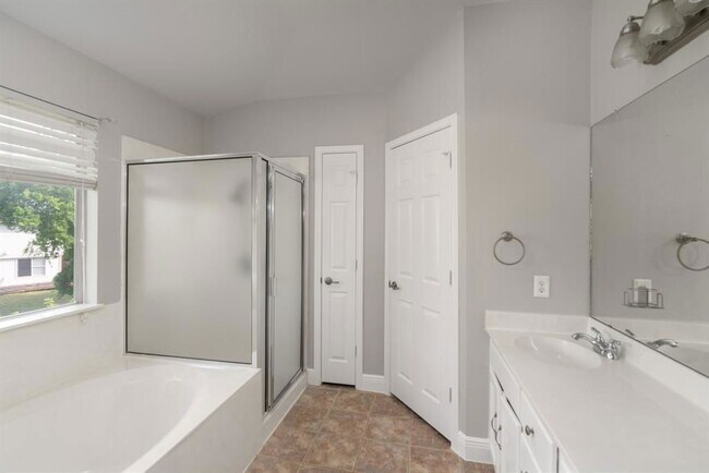 Building Photo - 1501 Van Horn Dr