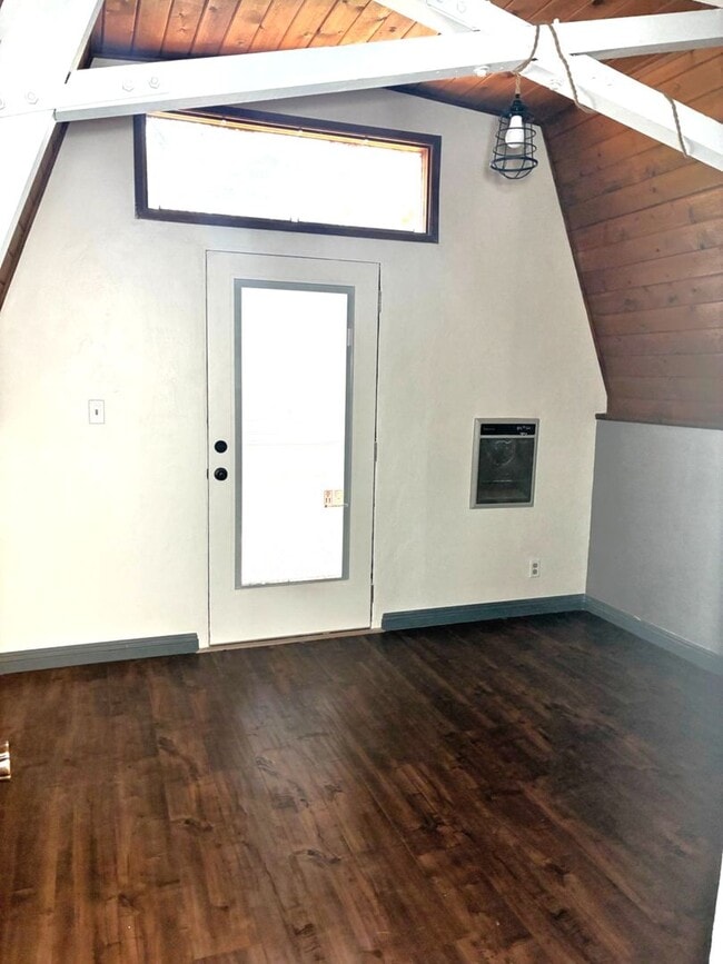Building Photo - Cozy 2 Bed | 1 Bath Cabin in Prime Location!