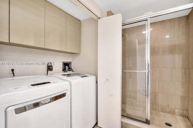 Building Photo - 3000 Island 903 Is