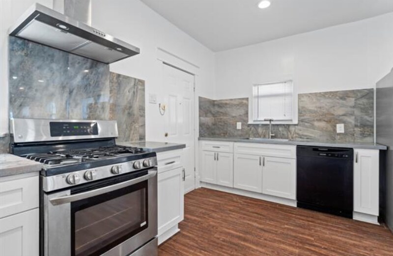 Building Photo - 719 S Montreal Ave