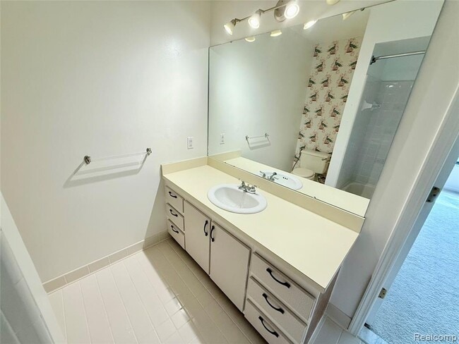 Building Photo - 1550 Meadowside Dr