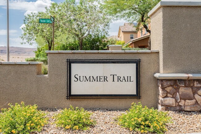 Building Photo - Exquisite 5 bedroom 4 bathroom home with fresh paint and new carpet waiting for you!