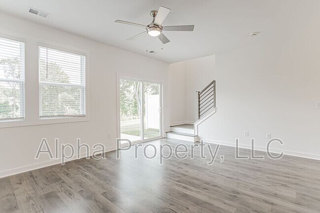 Building Photo - 1218 Westgate Vlg Dr