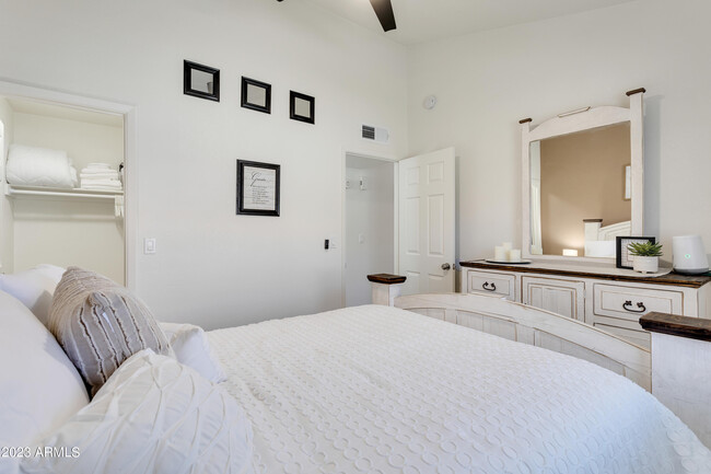 Building Photo - 8914 W Desert Jewel Dr