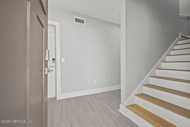 Building Photo - 2107 2nd St S