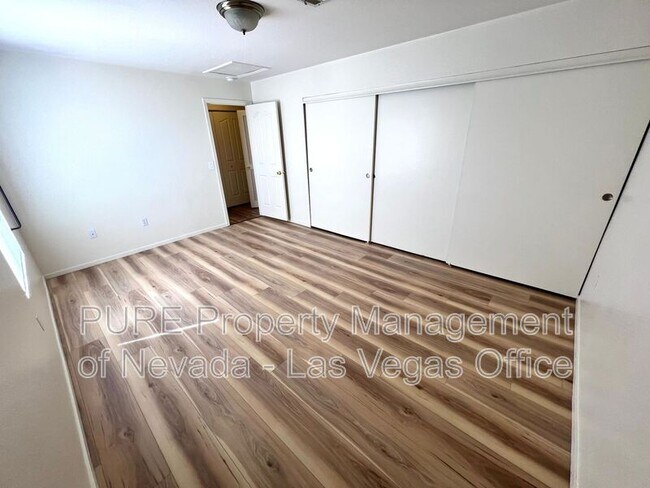 Building Photo - 8452 Boseck Dr