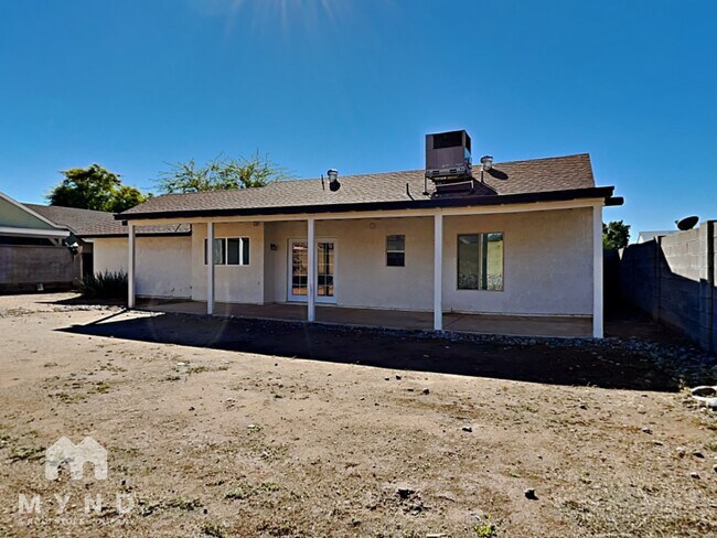 Building Photo - 830 W Mohawk Ln