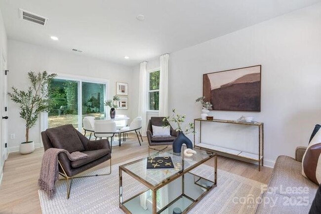 Building Photo - Brand new single family home with fenced yard!