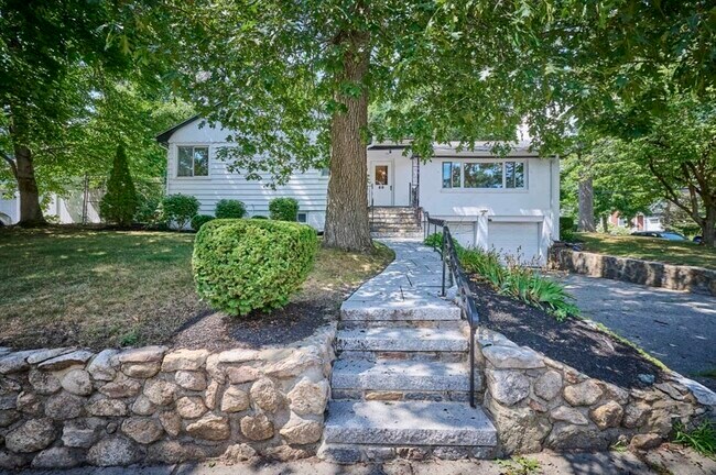 Building Photo - 60 Brookline St