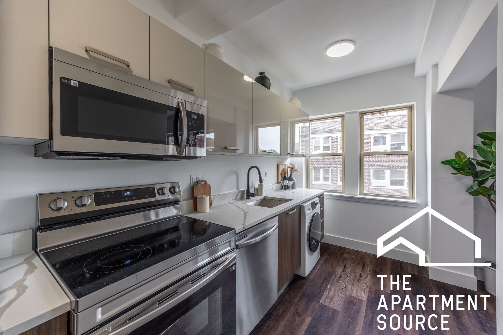 Building Photo - 1555 W Hollywood Ave