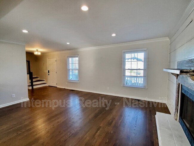 Building Photo - 547 Hopewood Ct