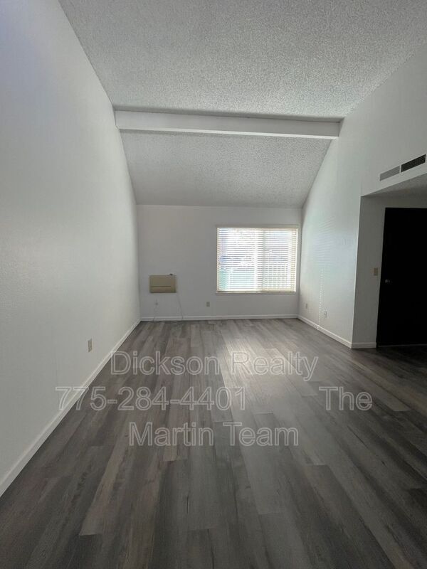 Building Photo - 1005 Baywood Dr