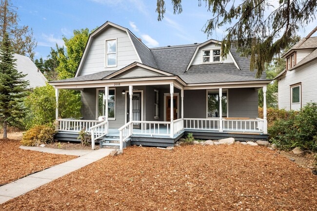 Building Photo - Centrally Located Home With Unbelievable C...