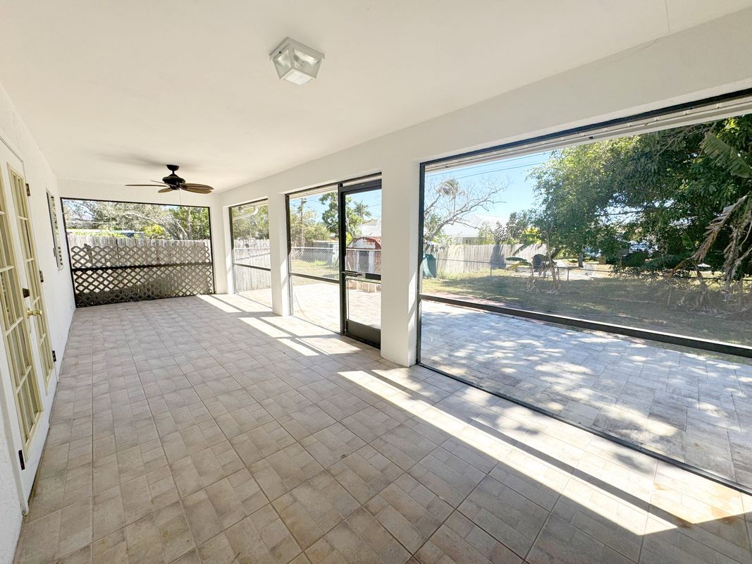 Building Photo - 630 105th Ave N