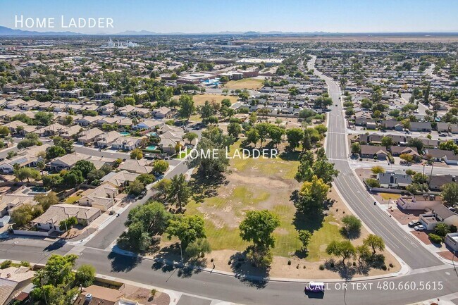 Building Photo - 745 N Hazelton Dr