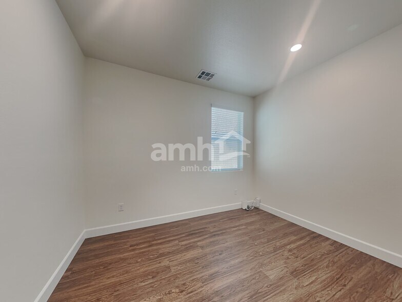 Building Photo - 4743 Tree Swing St