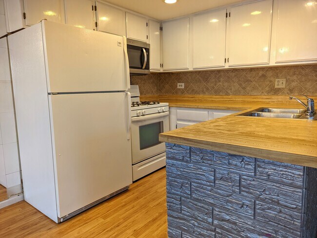 Building Photo - 2133 N Ginger Creek Cir