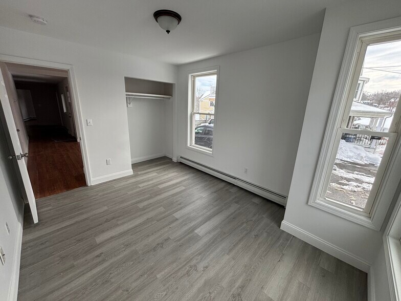 Building Photo - 10 Amero Ct