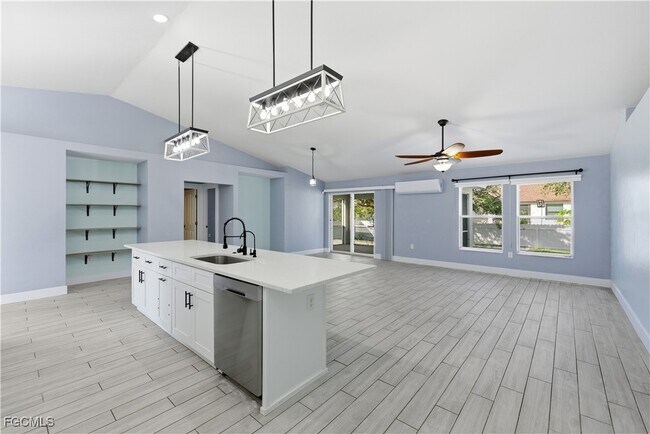 Building Photo - 1134 NE 4th Pl