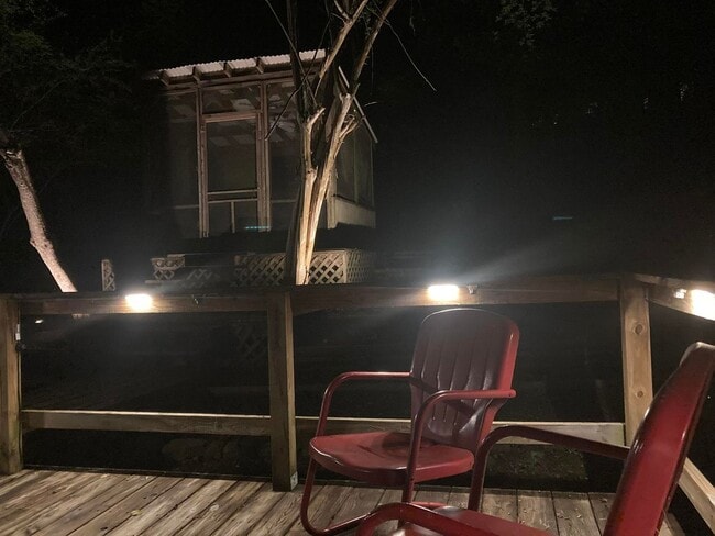 Building Photo - Looking for the feeling of privacy and sec...