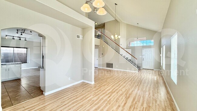Building Photo - 1520 E Flint St