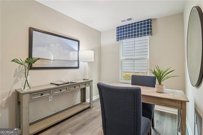 Building Photo - 6643 Red Oak Wy